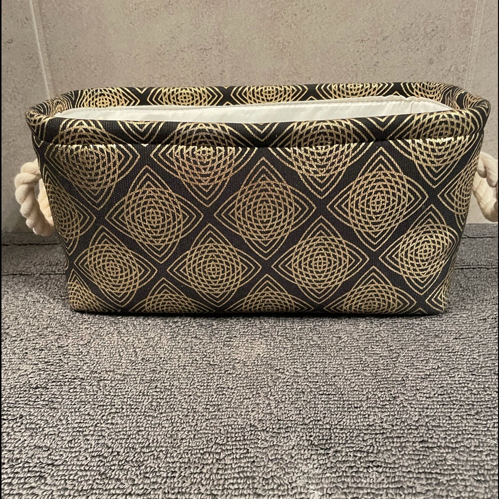 🎉5 for $25🎉 Black and gold basket
